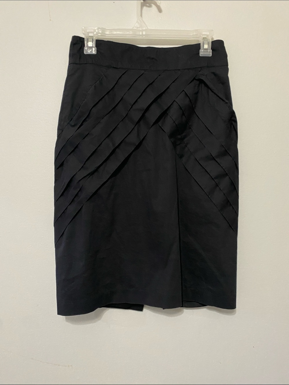 bebe Black Diagonal Pleat Pencil Skirt With Pockets Womans Size 10